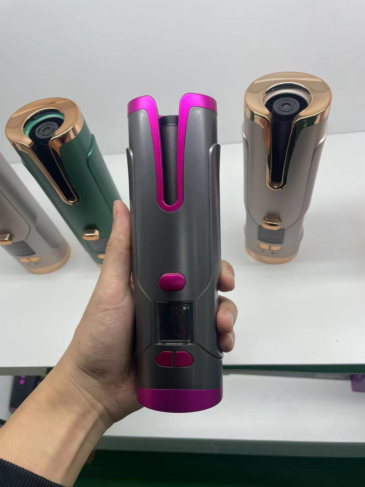 Modelador de cachos automático recarregável para mulheres, modelador de cachos portátil com tela LCD, modelador de cachos rotativo de cerâmica